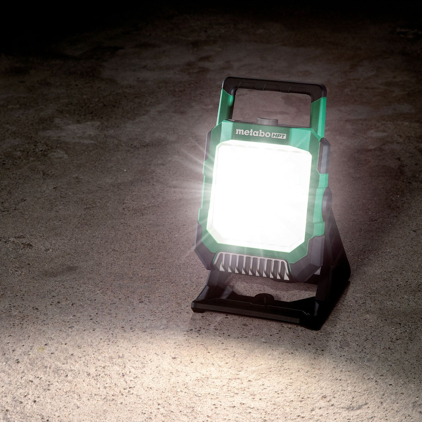 Metabo HPT 18V MultiVolt Cordless 4000 Lumen LED Work Light UB18DCQ4 - Black/Green by Metabo HPT - Image 2